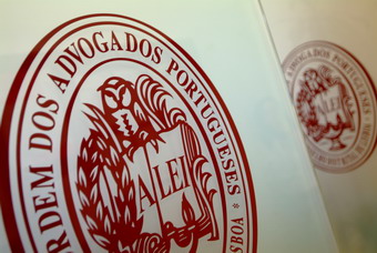 A violação do segredo profissional no caso de conhecimento de crime actual